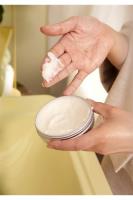 THE BODY SHOP Camomile Butter - Papatya Özlü Temizleme Yağı Nasıl kullanılır öğrenin ve  kullanıcı yorumlarına gözatın.